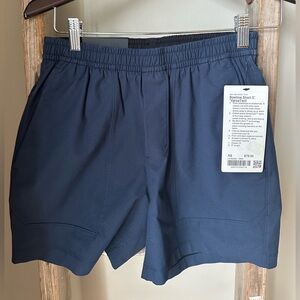 Lululemon Bowline Short 5” stretch Versa Twill. XS